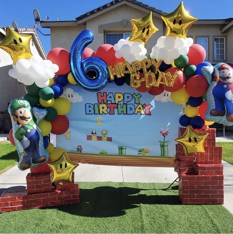 Mario Backdrop Ideas, Mario And Luigi Balloon Garland, Mario Kart Backdrop, Mario Bro Balloon Garland, Super Mario Bros Party Backdrop, Super Mario Bros Backdrop, Super Mario Birthday Backdrop, Diy Mario Decorations Birthday Party Ideas, Super Mario Bros Balloon Arch