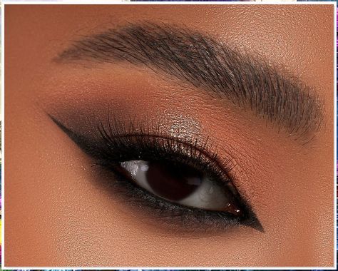 Looking to create a professional look with your eyeshadow? Check out our comprehensive range of bases and primers to help you get the perfect finish every time. Neutral Eye Makeup Brown Eyes, Eye Shadow Simple, Smoky Brown Eye Makeup, Round Eyeshadow, Baby Shower Makeup, Eyeshadow Blending Brush, Natural Eyeshadow Palette, Nude Eyeshadow Palette, Eyeshadow Blending