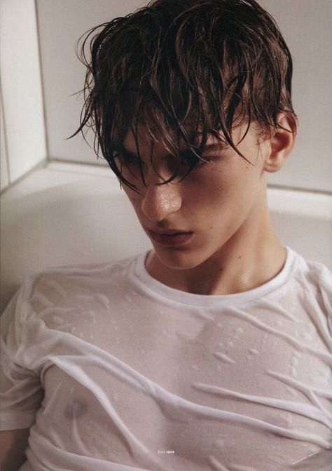 Bathtub Wet T-Shirt Photographie Portrait Inspiration, Men Photography, Male Photography, Tumblr Boys, Poses For Men, Wet Hair, Male Models, Photography Inspiration, Fashion Models