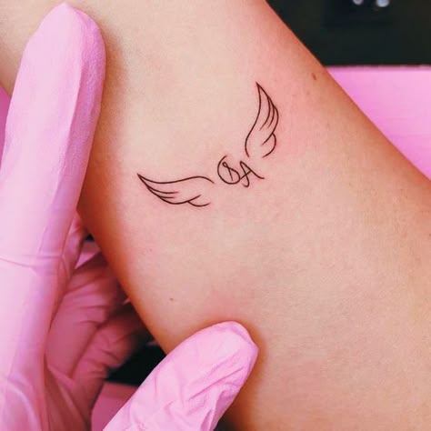 Angel Wings Initial Tattoo, Small Angel Tattoos For Women, Angel Wing Wrist Tattoo, Tattoos Elegant, Couple Wrist Tattoos, Name Tattoo On Hand, Angel Tattoo For Women, Tattoos Tiny, Tiny Wrist Tattoos