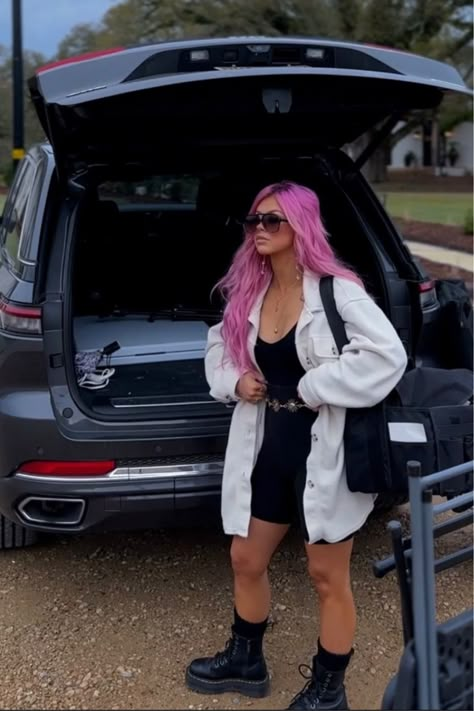 Jadon Max Platform Boot Outfit, Pink Hair Outfit What To Wear With, Ally Nicole Outfits, Pink Doc Martens Outfit, Outfits With White Doc Martens, Ally Nicole, Platform Boot Outfit, Salon Fits, Platform Doc Martens Outfit