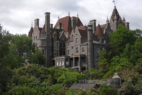 American Castles Mansions, Gothic Houses, Fairytale Places, Boldt Castle, Real Castles, American Castles, Castles In Europe, Castles To Visit, Famous Castles