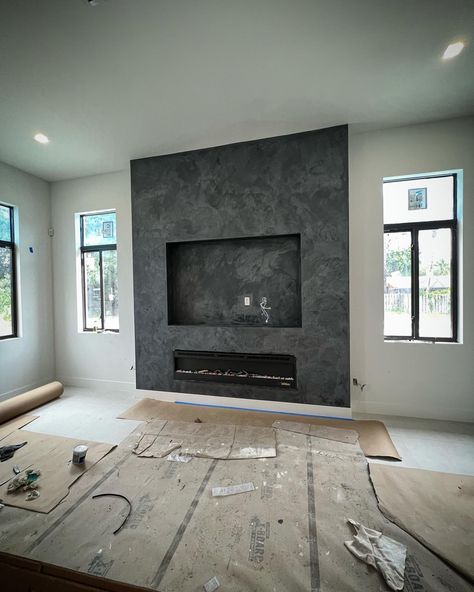 Venetian Plaster Media Wall, Concrete Wall Design, Fireplace Modern Design, Venetian Plaster Walls, Wall Texture Design, Paint Fireplace, Venetian Plaster, Front Rooms, Tv Wall Design