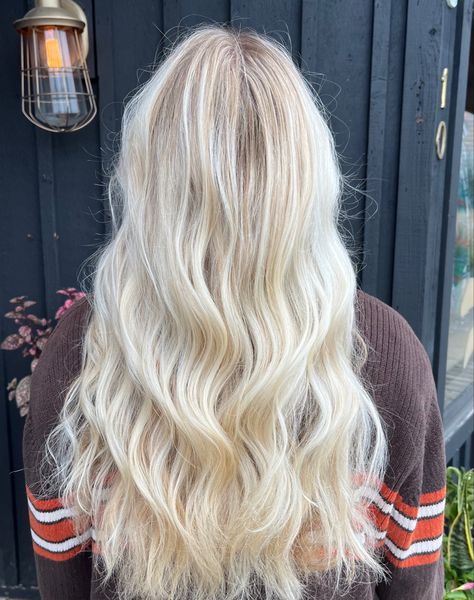 Platinum Blonde To Natural Blonde, Full Highlight Platinum Blonde, Long Blond Wave Hair, Platinum Blonde Hair Extensions Long, Mermaid Hair Blonde Beachy Waves, Long Platinum Blonde Hair Aesthetic, Buttery Blonde, Pearl Blonde, Perfect Blonde Hair