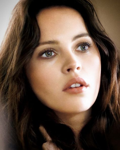 Felicity Rose Hadley Jones, Chalet Girl, 60s Outfits, Pale Women, Face Portrait, Felicity Jones, Star Wars Outfits, English Actresses, Charlize Theron