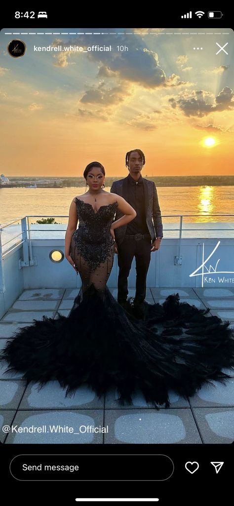 Crazy Prom Dresses Unique, Prom Photos Couple Aesthetic, Prom Wedding Dress, Prom Pictures Black Women, Prom Pics Black People, Prom Poses Black Women, Prom 2023 Black People, Prom Pictures Black People, Prom Looks 2023