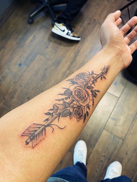 Simple Tattoos For Women Western, Arrow Sleeve Tattoo, Western Arrow Tattoos For Women, Arrow And Rose Tattoo, Country Leg Tattoo, Father Daughter Tattoos Country, Country Half Sleeve Tattoos For Women, Western Rose Tattoo, Country Arm Tattoos