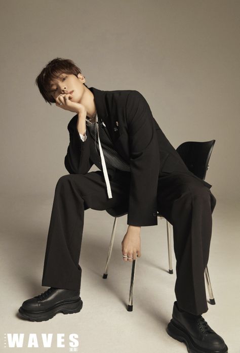 Male Models Poses, Won Woo, Jeon Wonwoo, Men Photoshoot, Seventeen Magazine, Seventeen Wonwoo, Photoshoot Concept, Male Poses, Body Poses