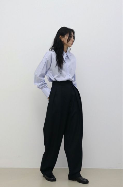 Formal Streetwear Women, Formal Streetwear, 일본 패션, Minimalist Fashion Women, 90s Outfit, Blackjack, Streetwear Outfit, Retro Outfits, Minimal Fashion