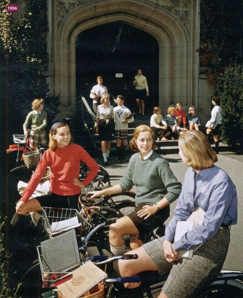 The Seven Sisters Look from the late early Wool Bermuda shorts paired switchable knit knee length socks, topped off with white blouses with Peter Pan ... Prep School Style, Ivy League Aesthetic, New England Prep, Preppy Handbook, White Blouses, College Aesthetic, Ivy League Style, Ivy Style, Early 60s