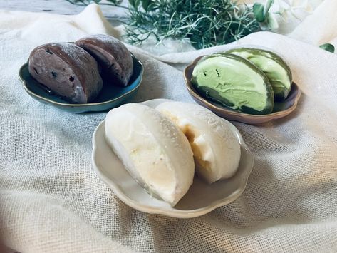 How To Make Handmade Mochi Ice Cream At Home (Vanilla, Matcha, & Chocolate) Chocolate Mochi Ice Cream, Japanese Sticky Rice, Chocolate Mochi, Sticky Rice Cake, Mochi Ice, Mochi Ice Cream, Matcha Chocolate, Matcha Tea Powder, Ice Cream At Home