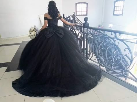 Black Wedding Dresses Princess Ballgown, Black Puffy Wedding Dress, All Black Quinceanera, Black Qencenera Dress, Quncie Dresses Black, Quinceanera Black Dresses, Black Swan Quince, 15 Dresses Quinceanera Black, Quinceanera Black Theme