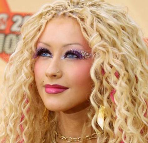 Early 2000s Makeup Looks, Frosted Makeup, 2000s Beauty, Egirl Makeup Looks, 00s Makeup, Early 2000s Makeup, 2000s Makeup Looks, 90s Makeup Look, Y2k Makeup