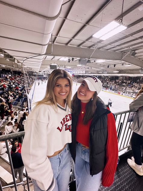 Hockey Game Outfit Ideas, Outfits To Wear To A Hockey Game, Hockey Game Date Outfit, Hockey Game Fits, Ice Hockey Game Outfit, Outfits For Hockey Games, What To Wear To A Hockey Game, Hockey Girlfriend Outfits, Nhl Game Outfit Woman