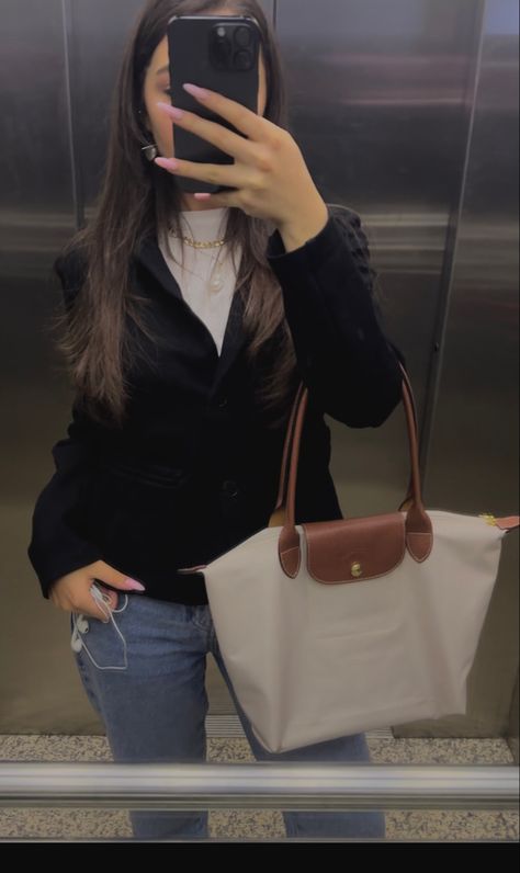 Le Pliage Outfit, Longchamp Aesthetic, Longchamp Bag Outfit, Longchamp Le Pliage Outfit, Longchamp Beige, Longchamp Style, Long Champ Bag, Longchamp Outfit, Long Champ