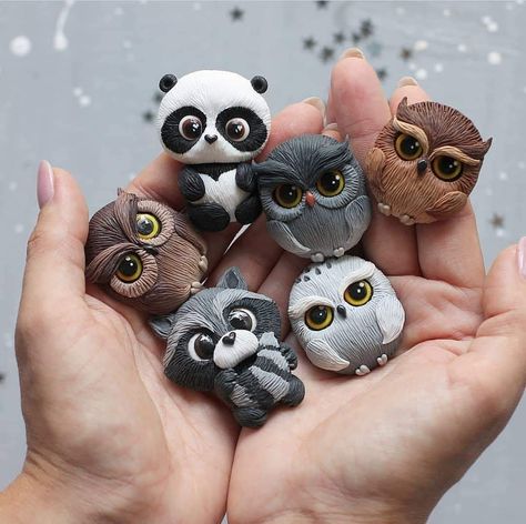 Cute Clay Animals, Clay Owl, Polymer Clay Figures, Tanah Liat, Polymer Clay Animals, Cute Polymer Clay, Polymer Crafts, Clay Animals, Cute Clay