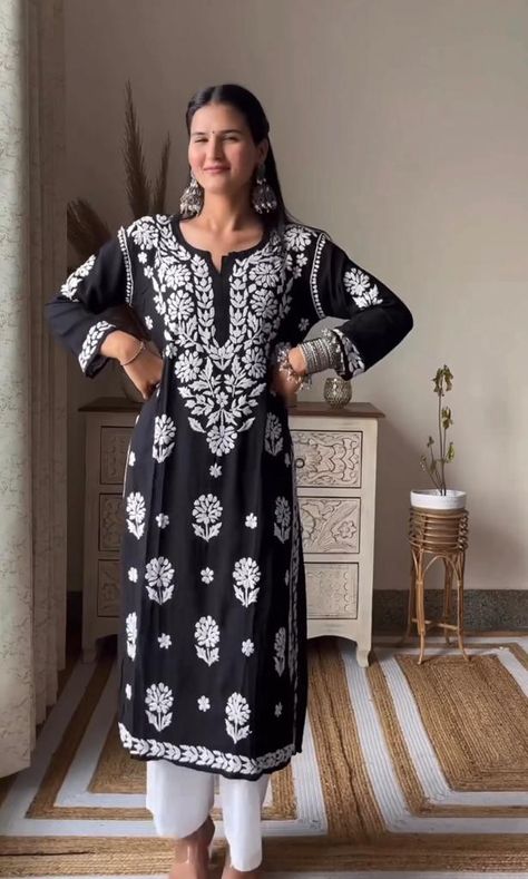 Chikenkari Dress Ideas Kurti Black, Black And White Indian Outfit, Simple Suits Indian Casual, Simple Black Kurti Designs, Chicken Suits Indian Designs, Long Kurta With Jeans, Kurti Set Designs Latest, Chicken Kurti Designs, Chikankari Kurti With Jeans