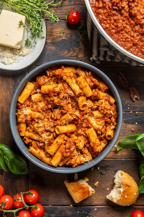 One Pot Lentil Bolognese Sauce One Pot Lentil, Andrew Bernard, Veggie Entrees, Bolognese Sauce Recipe, Piccata Recipe, Lentil Bolognese, Italian Diet, Vegetarian Mains, Vegan Worcestershire Sauce