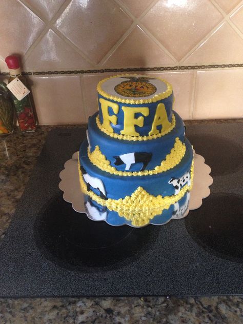 The FFA cake i made for auction today!! Ffa Cake Decorating Ideas, Ffa Cake Ideas, Ffa Cake, Ffa Fundraiser, Bake Sale Ideas, Country Cakes, Ffa Banquet, Farm Cakes, Ffa Ideas