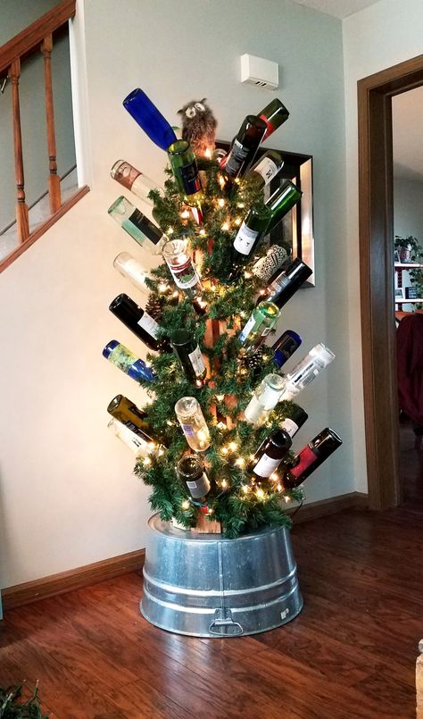 Liquor Bottle Christmas Tree, Beer Bottle Christmas Tree, Christmas Wine Bar, Funny Christmas Tree Ideas, Wine Christmas Tree, Wine Bottle Christmas Tree, Wine Bottle Candle Holder, Wine Tree, Wine Bottle Trees