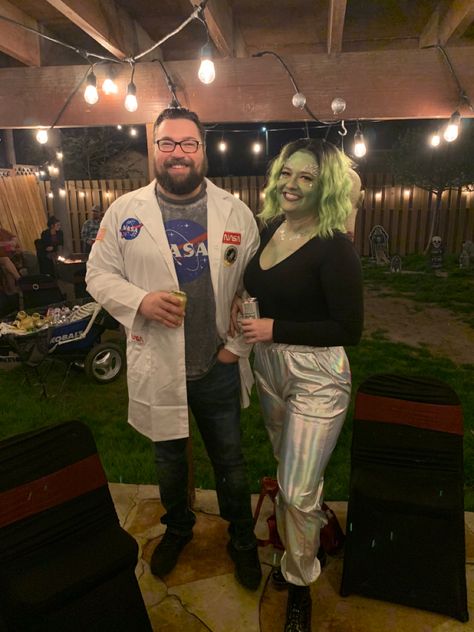 Nasa Couple Costume, Alien And Nasa Costume, Rocket Scientist Costume, Man Alien Costume, Mom Alien Costume, Alien Couples Costume, Halloween Costumes Nasa, Plus Size Alien Costume, Family Alien Halloween Costumes