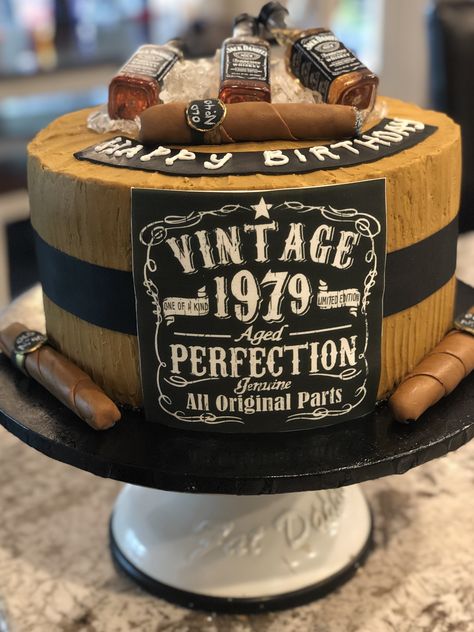 Mens 40th Birthday, 40th Birthday Cakes For Men, 50th Birthday Cakes For Men, Jack Daniels Cake, 50th Birthday Party Ideas For Men, Husband 40th Birthday, 40th Birthday Cake, Whiskey Cake, 40th Cake