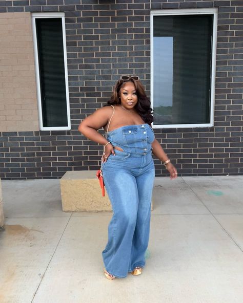 Back outside 🔥 @fashionnova @fashionnovacurve 🔍 Making Moves Denim Jumpsuit - Medium Wash 2X #fashionnova #fashionnovacurve #fashionnovapartner Fashion Nova Curve, Denim Jumpsuit, Austin Texas, Content Creator, Fashion Nova, Austin, The Outsiders, Texas, Mac