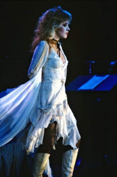 Just like the white winged dove Stevie Nicks Costume, Stephanie Lynn, Stevie Nicks Style, Stevie Nicks Fleetwood Mac, The Mirage, Fleetwood Mac, Stevie Nicks, Look Vintage, Preston