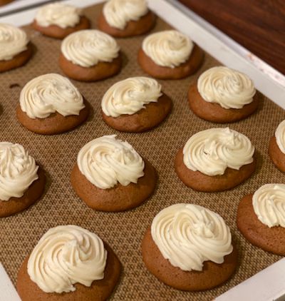 Frosted Ginger Creams, Ginger Cream Cookies, Ginger Creams, Cookies 2023, Yummy Things To Bake, Soft Ginger Cookies, Cookie Corner, Christmas Cookie Recipes Holiday, Christmas Food Treats