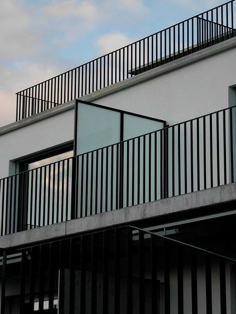 Balcony Guardrail Design, Outdoor Balcony Railing Design Modern, Balustrade Exterior, Modern Balcony Railing, Balcony Railing Design Modern, Decor Business Ideas, Railing Balkon, Iron Railings Outdoor, Home Decor Business Ideas