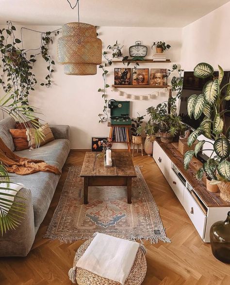 California Aesthetic Home, Bohemian Living Room Decor, California Aesthetic, Bohemian Living Room, Comfy Chic, Aesthetic Home, Boho Living, Living Room Decor, Dream House