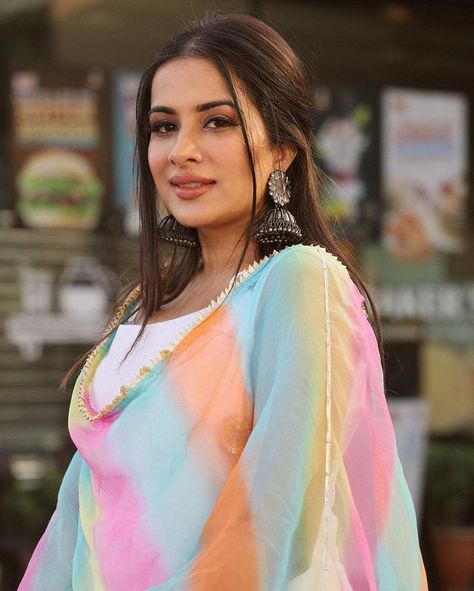 Punjabi Actress Suits, Sara Gurpal, Oxidised Jewelry, Earrings Oxidised, Indian Dress Up, Punjabi Models, Ammy Virk, Girly Frame, Trendy Suits