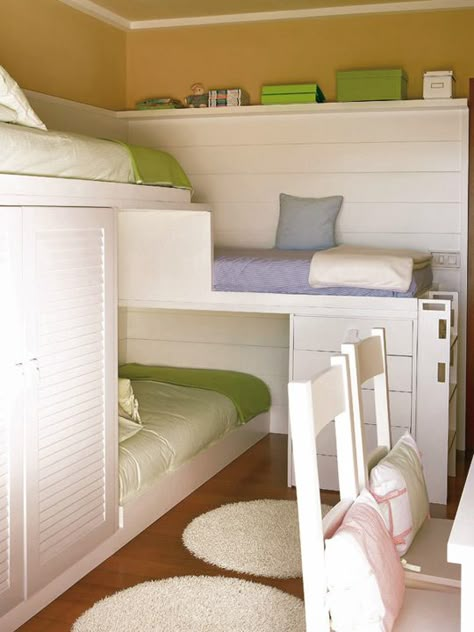 How do you fit three beds, a desk and two chairs into a typical sized bedroom? And did we mention adding a closet too? You make custom bunks that give each child their own little hideaway without feeling like they're being shoved in a corner. I love this!!! Going to need it very soon. Triple Bunk Bed, Small Space Bedroom, Kids Bunk Beds, Guest Bed, Small Room, Bunk Bed, Kids' Room, My New Room, Kid Beds