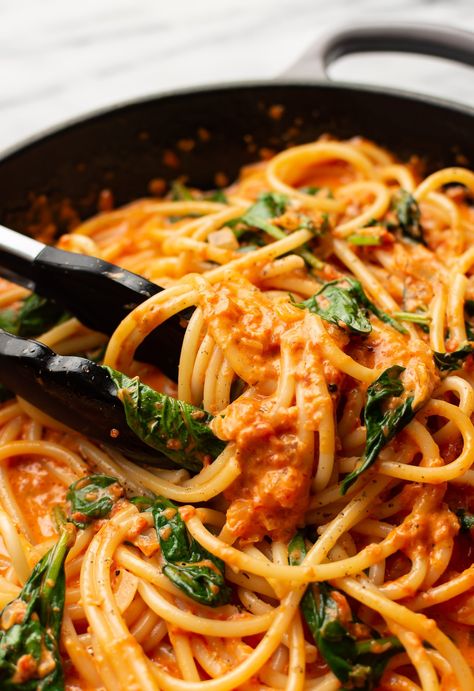 closeup of serving tongs in a skillet with roasted red pepper pasta Creamy Roasted Tomato Pasta, Roasted Red Pepper Pasta With Chicken, Roasted Red Bell Pepper Pasta, Jarred Roasted Red Pepper Recipes, Recipes With Roasted Red Peppers, Red Pasta Sauce Recipes, Roasted Pasta Sauce, Red Pepper Sauce Pasta, Roasted Red Pepper Recipes