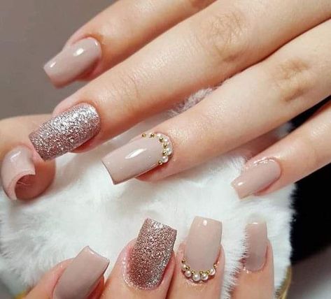 Unique Fall Nails, Ongles Beiges, Beige Nails Design, Short Nail Manicure, 3d Nail Art Designs, Pink Manicure, Beige Nails, Animal Nails, Unique Fall