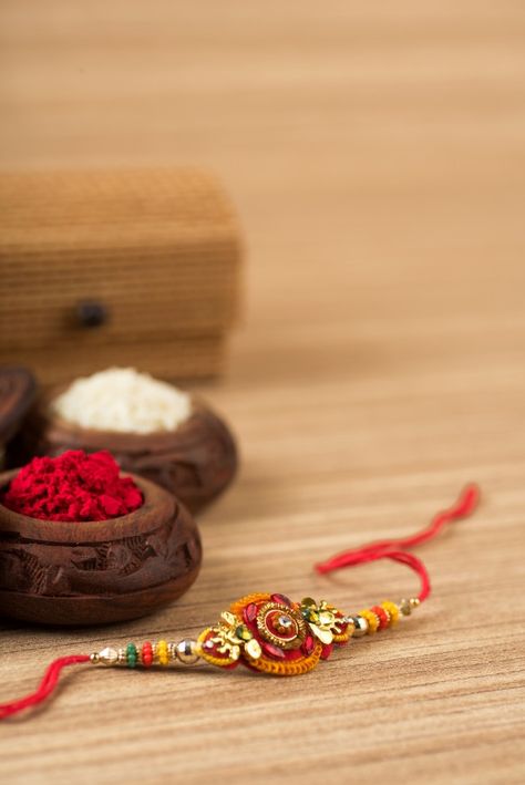 Indian festival: Raksha bandhan with an elegant rakhi, rice grains and kumkum. A traditional indian wrist band which is a symbol of love between brothers and sisters. Download it at freepik.com! #Freepik #photo #gift #celebration #event #rice Blessings Always Guruji Wallpaper, Raksha Bandhan Pics, Rakhi Wishes, Happy Raksha Bandhan Images, Raksha Bandhan Images, Happy Birthday Sis, Rakhi Festival, Happy Rakhi, Eating Food Funny