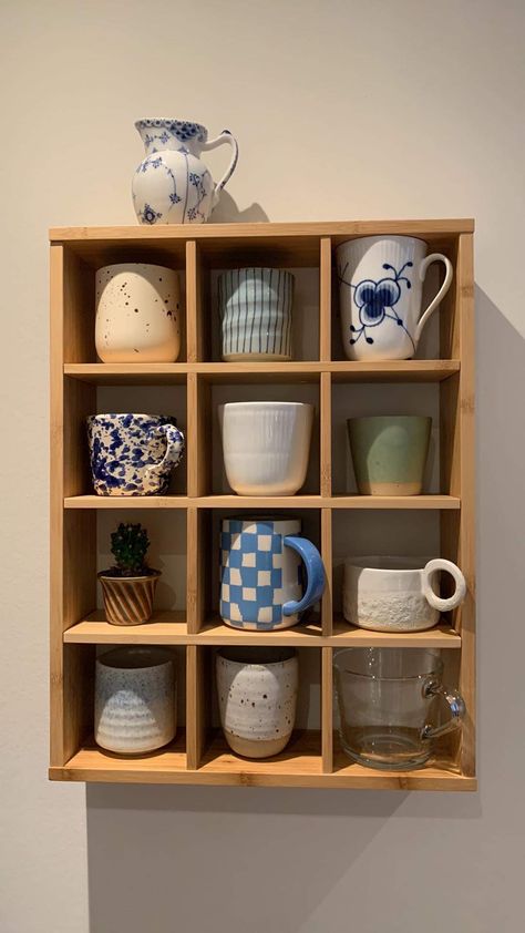 Wooden Kitchen Accessories Decorating Ideas, Open Cubords Ideas Kitchen, Baskets Above Kitchen Cabinets, Mugs Shelf, Kitchen Hanging Cabinet, Mug Shelf, Hangout Space, Home Bar Ideas, Coffee Mug Display