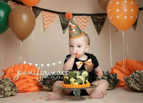 Hunting Smash Cake, Baby Boy Cake Smash, Baby Shower Food For Girl, Boy Cake Smash, Hunting Cake, Camo Birthday, Cake Smash Outfit Girl, Hunting Birthday, Family Cake