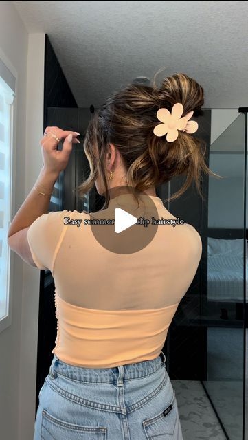 Tina Rogers on Instagram: "Easy summer claw clip hairstyle ☀️  Perfect for long hair that doesn’t fit in a claw clip! (Can also do on short hair just split the hair in two, and do two separate ponytails)  . . . . . . . #easyhairstyles #hairstyleideas #clawclip #longhairstyles #hairvideos #yyc #yychairstylist" Low Pony Claw Clip, Styling Long Hair With Claw Clip, Ponytail With Claw Clip, Easy Cute Updos For Long Hair, How To Put Long Hair Up With Claw Clip, Claw Clip Updo, Small Claw Clip Hairstyles, Claw Clip Ponytail, Long Hair Claw Clip Hairstyles