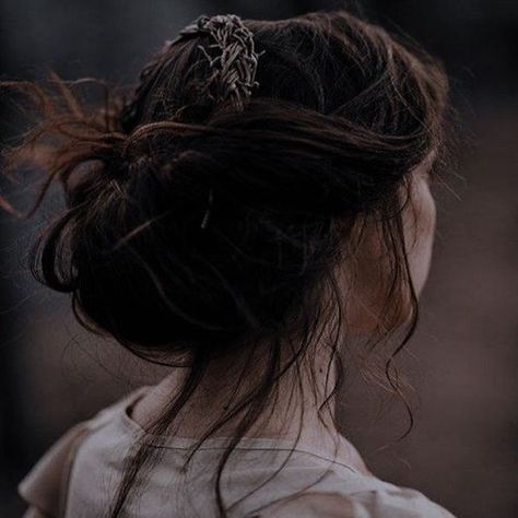 Elizabeth Schuyler Aesthetic, Eliza Schuyler Aesthetic, Medieval Girl Aesthetic, Ellery Corcoran, Eliza Hamilton Aesthetic, Angelica Schuyler Aesthetic, Elizabeth Core Aesthetic, Bun Hairstyles For Bridesmaids, Eloise Bridgerton Aesthetic