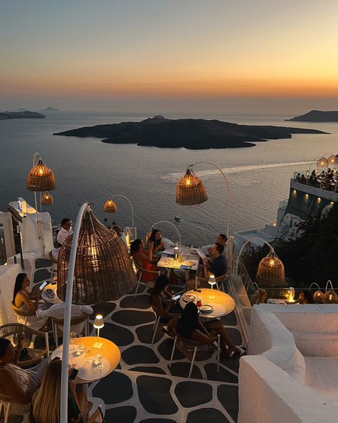 a super special & dreamy dinner experience in Santorini 🥹🤍 save this restaurant in Thira for your next visit! The food here is amazing, the views of the caldera during sunset are priceless & some live music brings the perfect vibe for a romantic evening. 🥰 Just make sure to make a reservation in advance & be careful where to choose your table, as there are different levels which you can choose. Additionally just add the hint that you want a great spot for the sunset. 🌅 📍 @barolorestsantori... Dinner Experience, Romantic Evening, Travel Instagram, Be Careful, The Sunset, A Romantic, Santorini, Live Music, Europe Travel