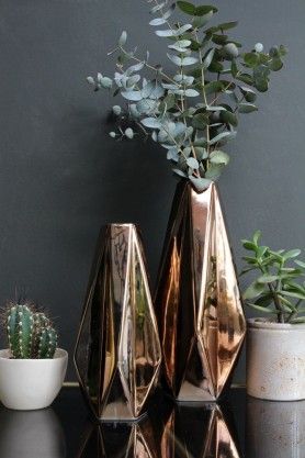 Geometric Copper Vase - Available in Large or Small #getthelook… Copper Wedding Theme, Plant Vases, Tuscany House, Copper Bedroom, Copper Plant, Large Vases, Gold Bedroom Decor, Contemporary Home Interior, Inside House