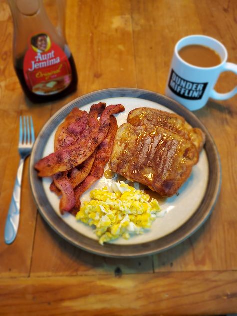 Toast Bacon, Bacon Food, Homemade French Toast, Eggs And Bacon, Avocado Toast Egg, Breakfast Wraps, Homemade Breakfast, Gluten Free Cooking, Beautiful Dishes