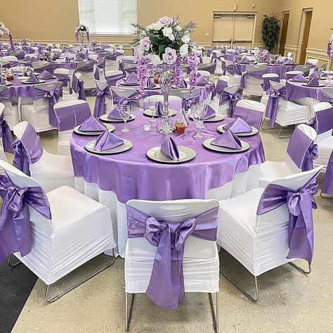 Lavender And White Party, Table And Chair Set Up For Party, Table Decorations Purple, Purple Quinceanera Theme Tables, Lavender Debut Theme, Purple Table Arrangements, Table Decorations For Quince, Lavender And Silver Party Decorations, White And Silver Decor