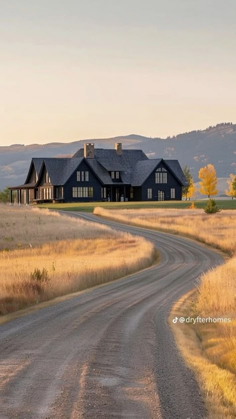 House On A Ranch, Western House Exterior, Houses In Montana, Ranch Beach House, Barndo House, Eaton House, Dream Barn Stables, Ranches Living, Images For Wallpaper