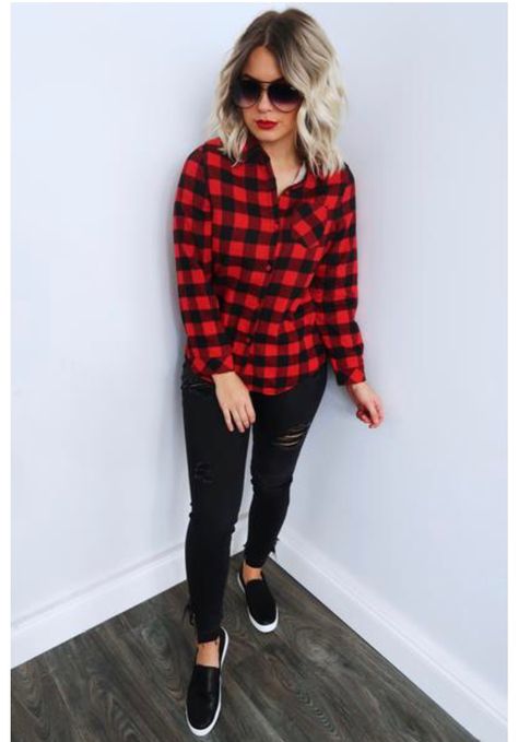 Red Flannel Black And Red Flannel Outfit, Red And Black Flannel Outfit, Red Flannel Shirt Outfit, Red Plaid Shirt Outfit, Fall Outfits Leggings, Red Flannel Outfit, Plaid Flannel Outfit, Ootd Red, Flannel Shirt Outfit