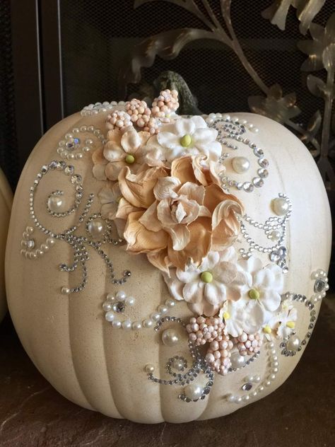 Pumpkin With Pearls, Victorian Pumpkin Ideas, Glam Pumpkin Decor, Classy Pumpkin Decorating, Bejeweled Pumpkins Diy, Decorated Foam Pumpkins, Fancy Pumpkins Decorating, Embellished Pumpkins, Fancy Pumpkins