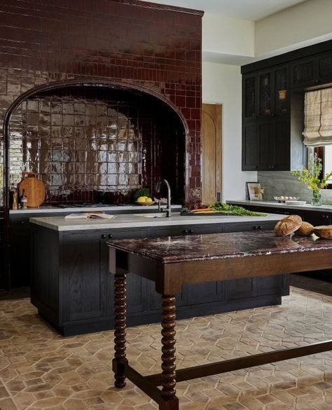 na pinterest • Instagram Dark Galley Kitchen, Fall Design Ideas, 2024 Interior Design Trends, 2024 Interior Design, I'm Coming Home, Red Tiles, Dinning Room Design, Kitchen Dinning Room, Oxblood Red