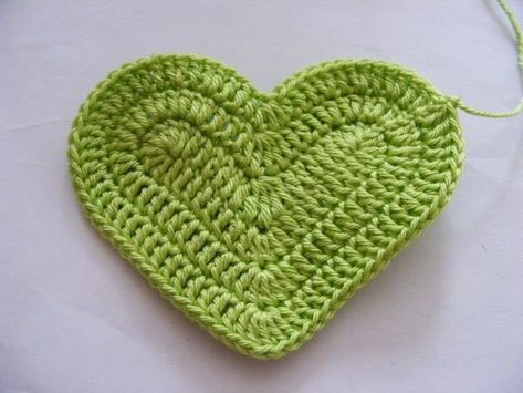 Crochet 3d Heart, Crocheted Heart, Crochet Heart Pattern, Crochet With Cotton Yarn, Valentines Crochet, Form Crochet, Crochet Blocks, Dishcloth Pattern, Crochet Dishcloths