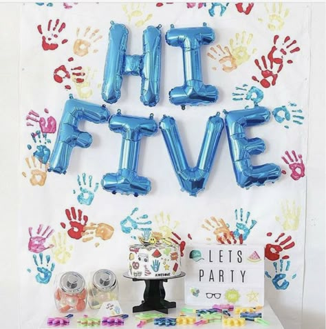 Birthday Diy Decor, 5th Birthday Boys, 5th Birthday Cake, Hi Five, 5th Birthday Party Ideas, Boy Birthday Party Themes, Kids Birthday Themes, Birthday Balloon Decorations, Party Background